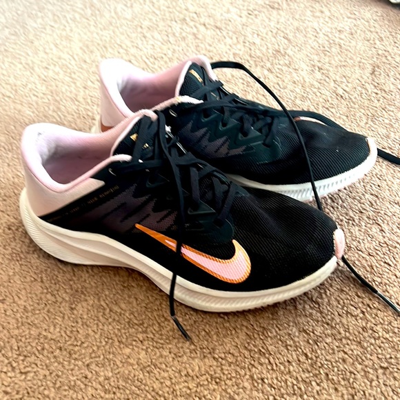Nike Sneakers - Picture 1 of 2